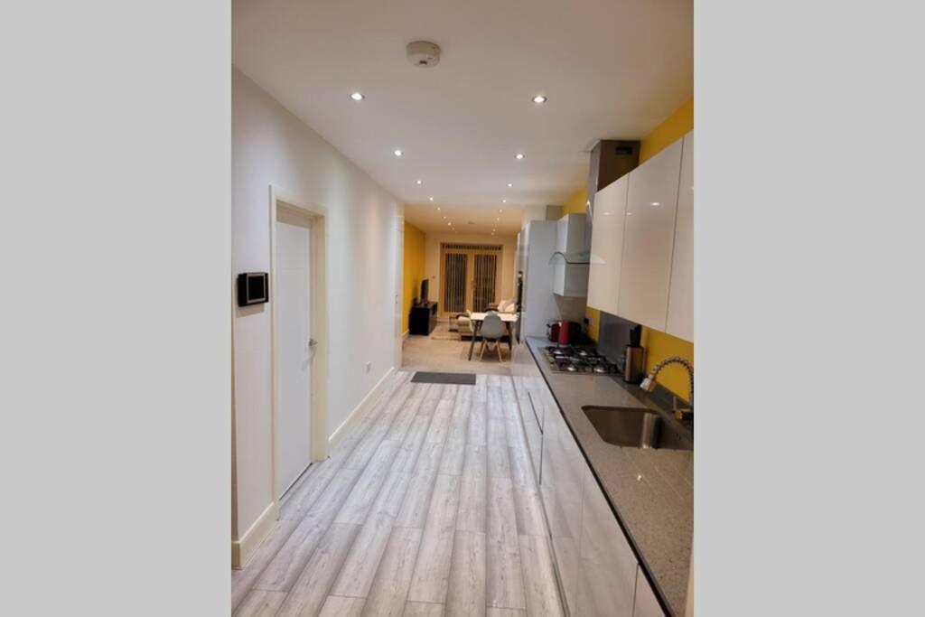 Contemporary 3 Bed Apartment In Hendon Central. Luaran gambar